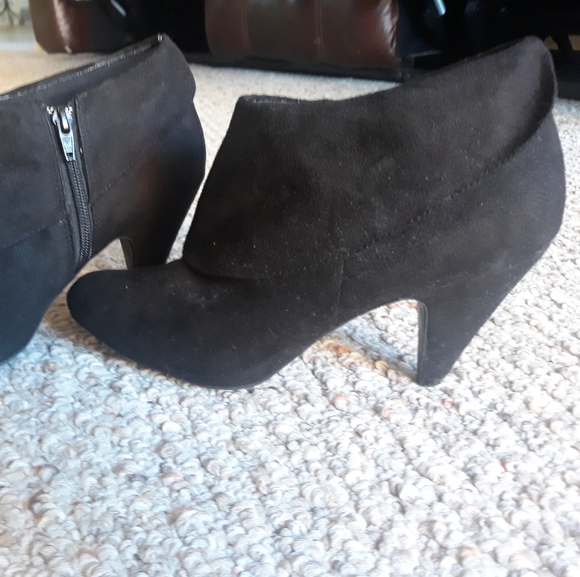 Black suede booties - Picture 1 of 7